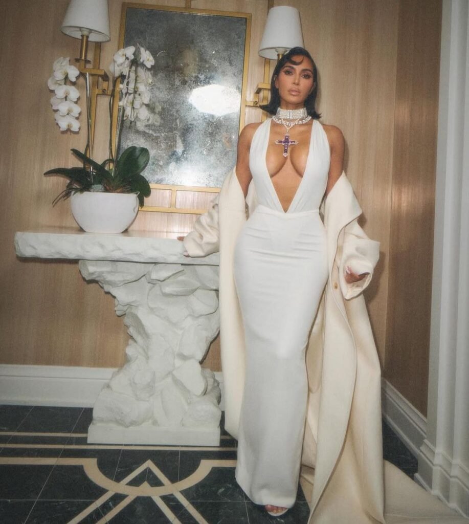 أجمل إطلالات كيم كارداشيان Kim Kardashian Bold Styles