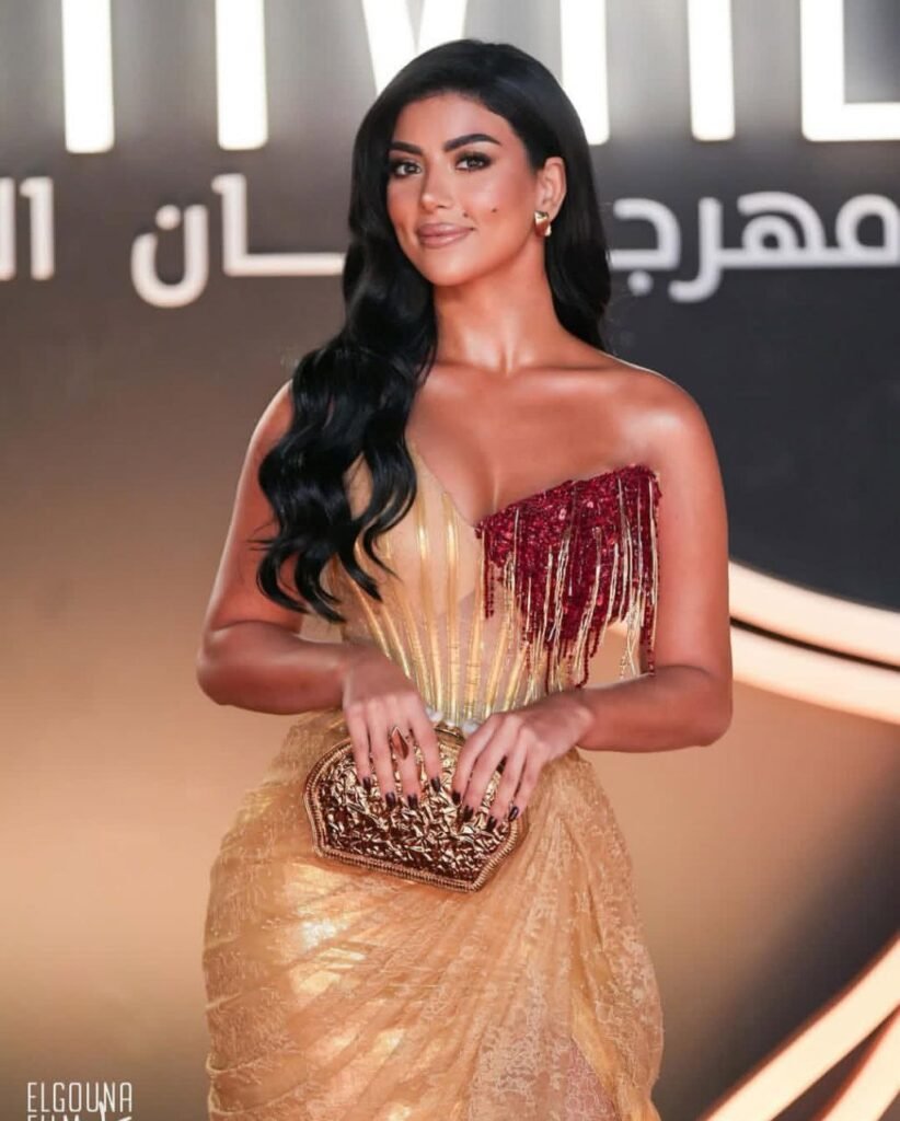 أجمل الإطلالات الجريئة للممثلة المصرية كارولين عزمي